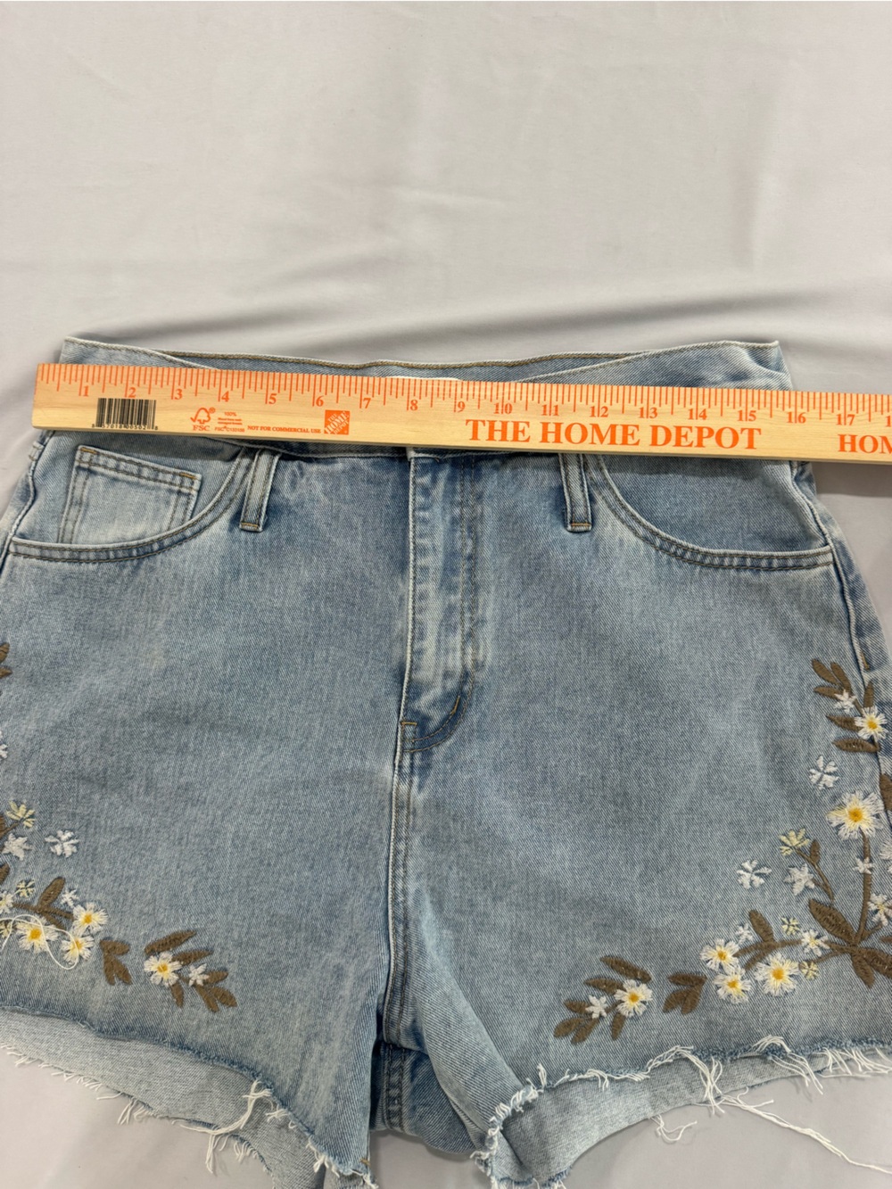 Driftwood Bailey Floral Embroidered Shorts size 29 - Picture 6 of 8